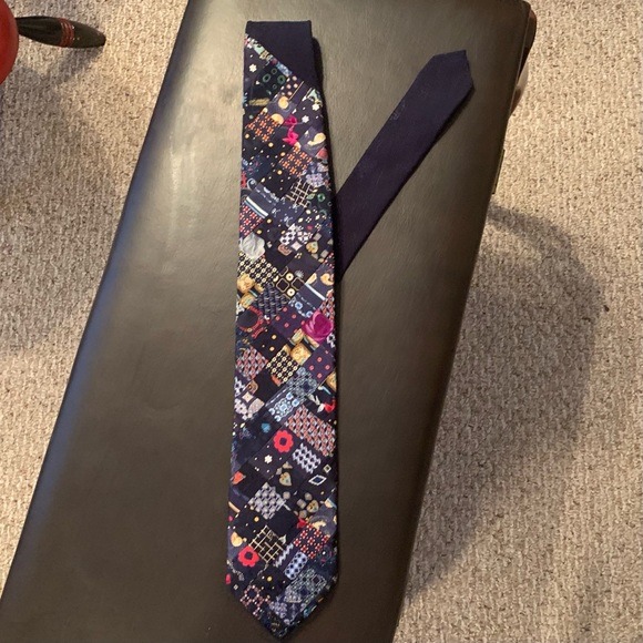 Beautiful Handmade Brioni Tie - Picture 7 of 15